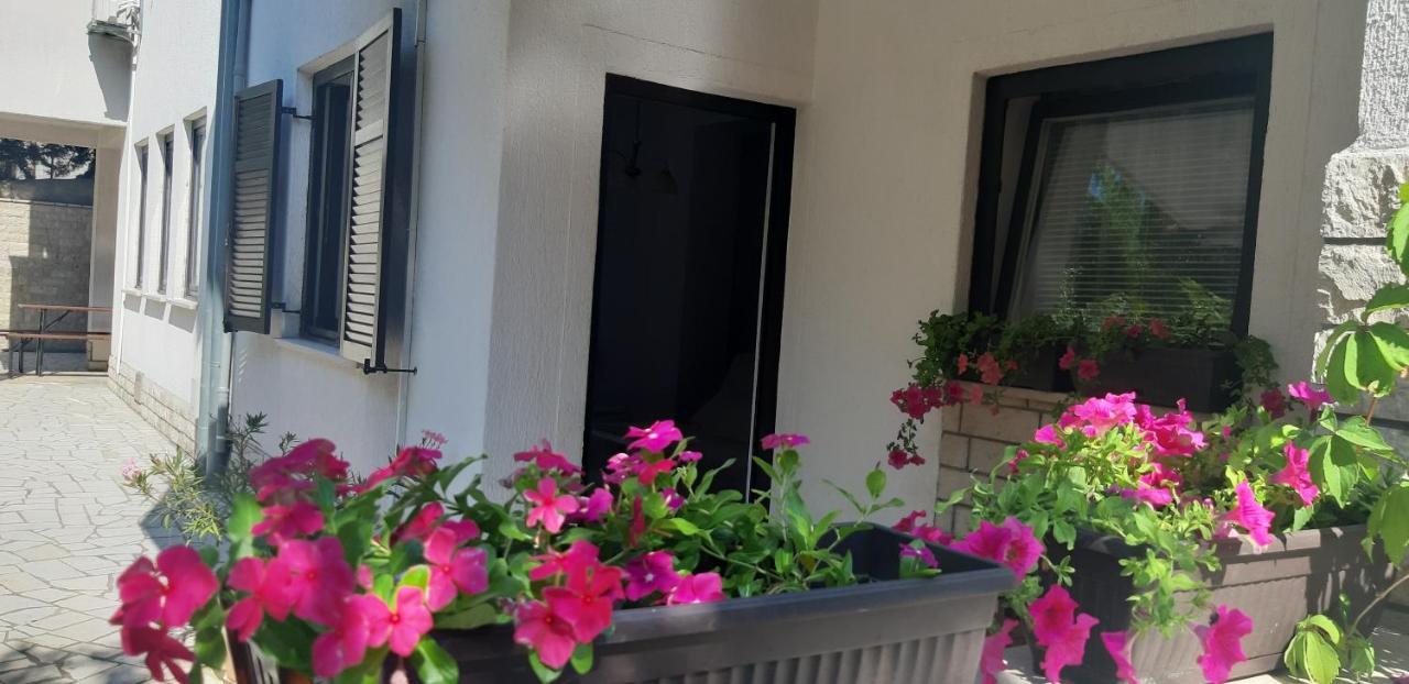 Apartments Ruzica Pula Exterior foto