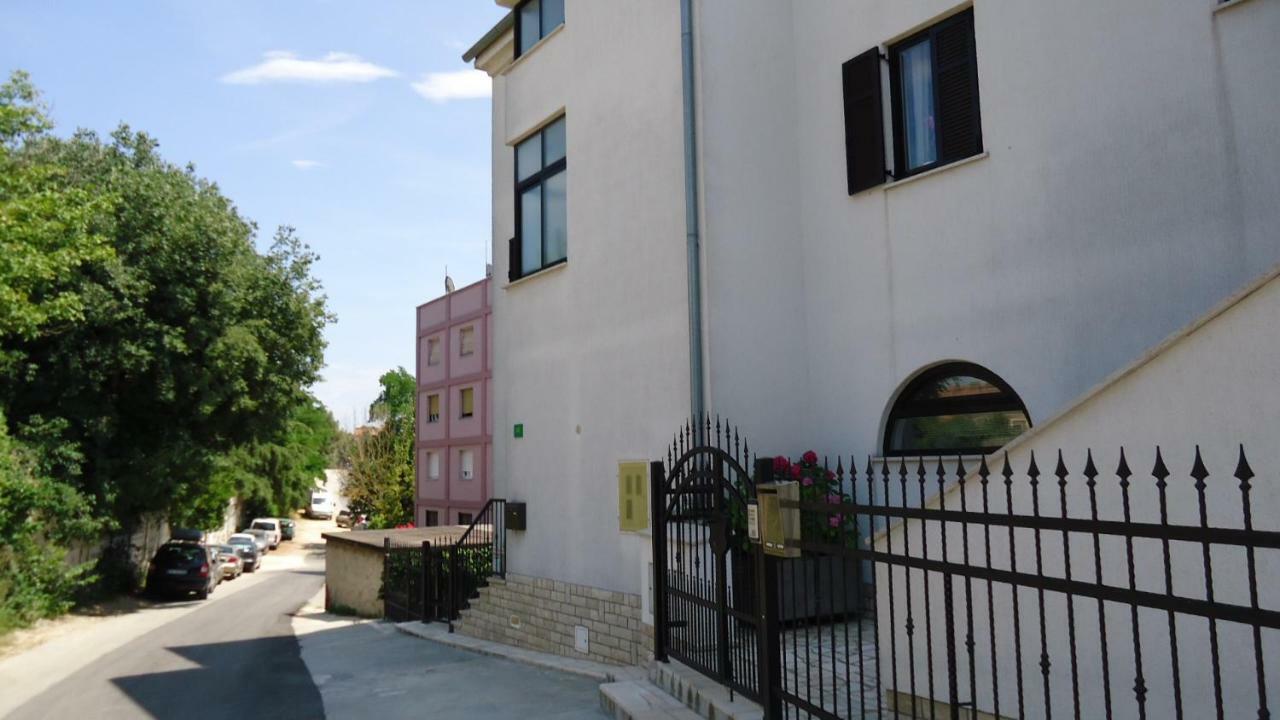 Apartments Ruzica Pula Exterior foto